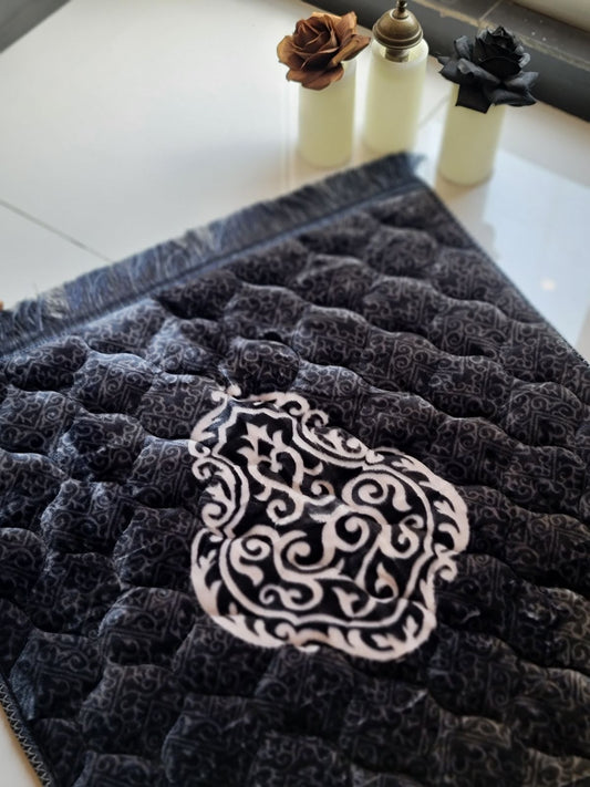 Black Motif Shaded Prayer Mat (Janamaz)