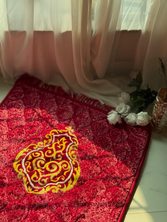 Motive stuffed Prayer Mat janamaz (Red)