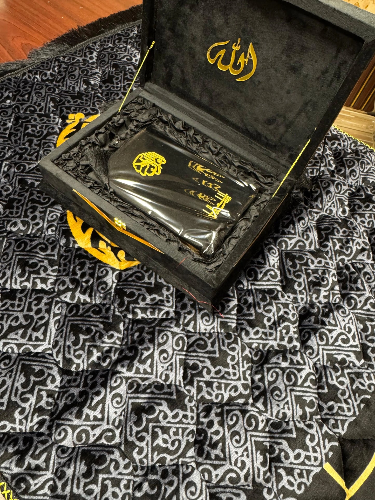 Black Velvet Quran Gift Set – Premium Islamic Gift