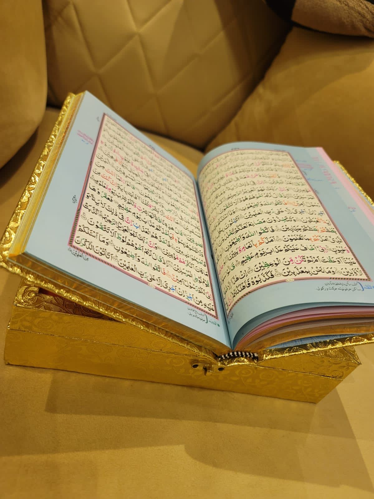 Tajweedi Golden Quran 16-Lines with Rehal Gift Box -  تجویدی گولڈن قرآن مع رحل گفٹ باکس
