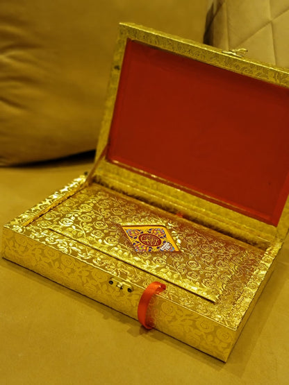 تجویدی قران گولڈن مع رحل گولڈن کلر (گفٹ پیک)ْ/ Golden Quran with Rahal Box