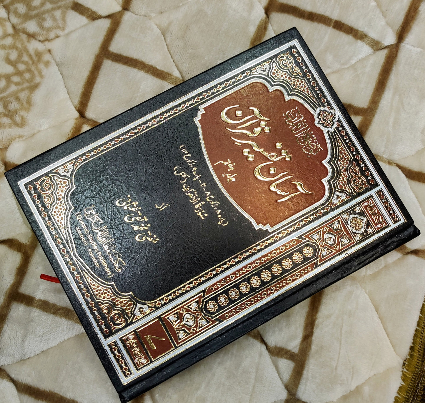 Asan Tafseer-e-Quran آسان تفسیر قرآن is an Urdu Islami tafseer e Quran written by Hazart Mufti Taqi Usmani.  Buy now this online available Urdu Islamic Tafseer Book at Idara-e-Islamiat 