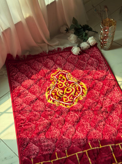 Motive stuffed Prayer Mat janamaz (Red)