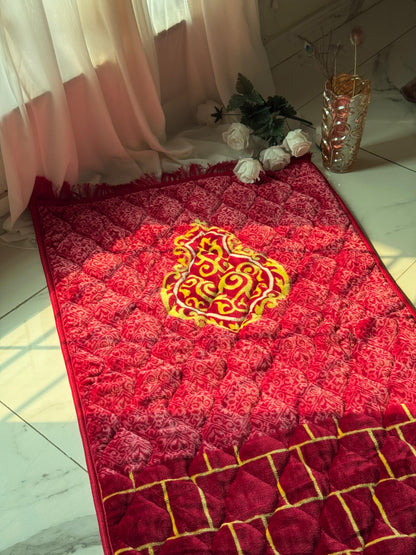 Motive stuffed Prayer Mat janamaz (Red)