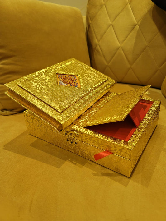 تجویدی قران گولڈن مع رحل گولڈن کلر (گفٹ پیک)ْ/ Golden Quran with Rahal Box