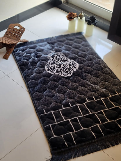 Black Motif Shaded Prayer Mat (Janamaz)